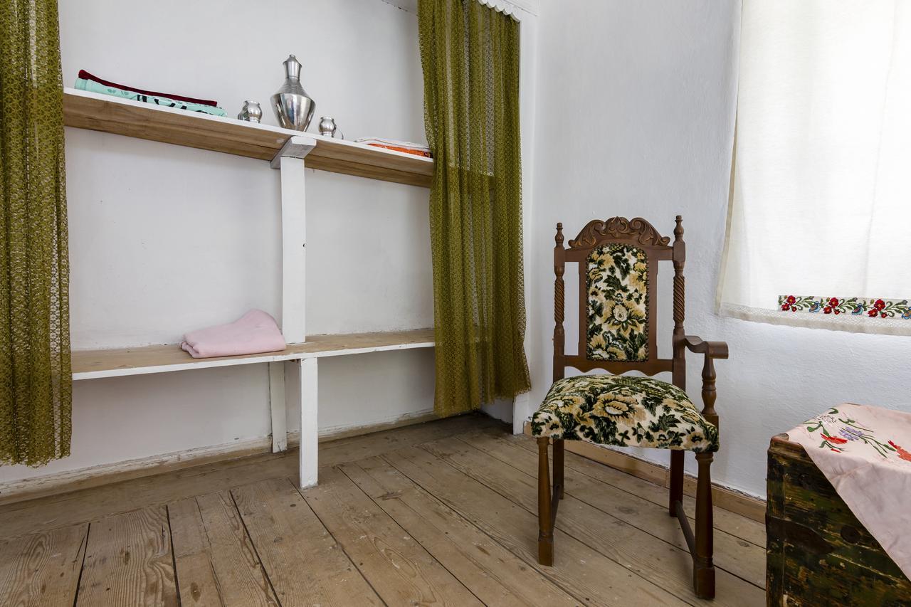 Bed and Breakfast Hobbithousebademler Урла Екстер'єр фото