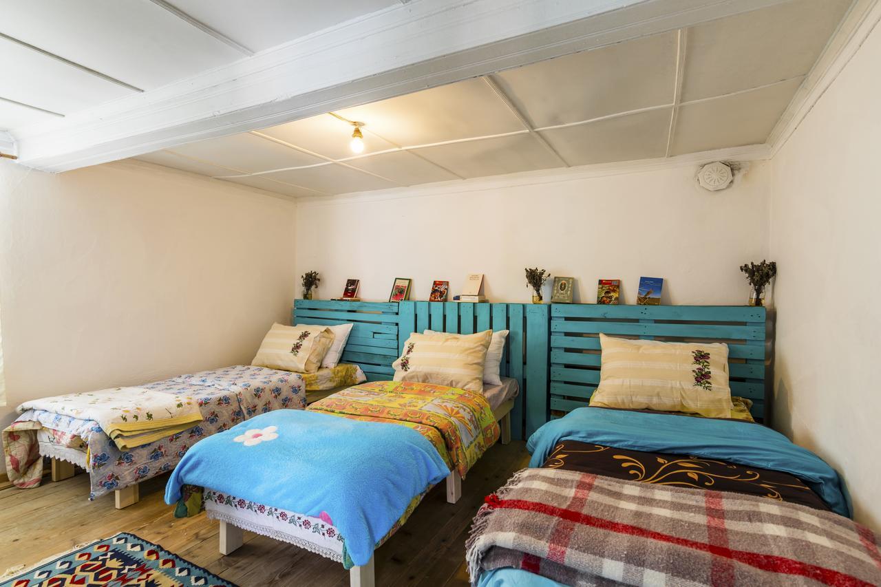Bed and Breakfast Hobbithousebademler Урла Екстер'єр фото