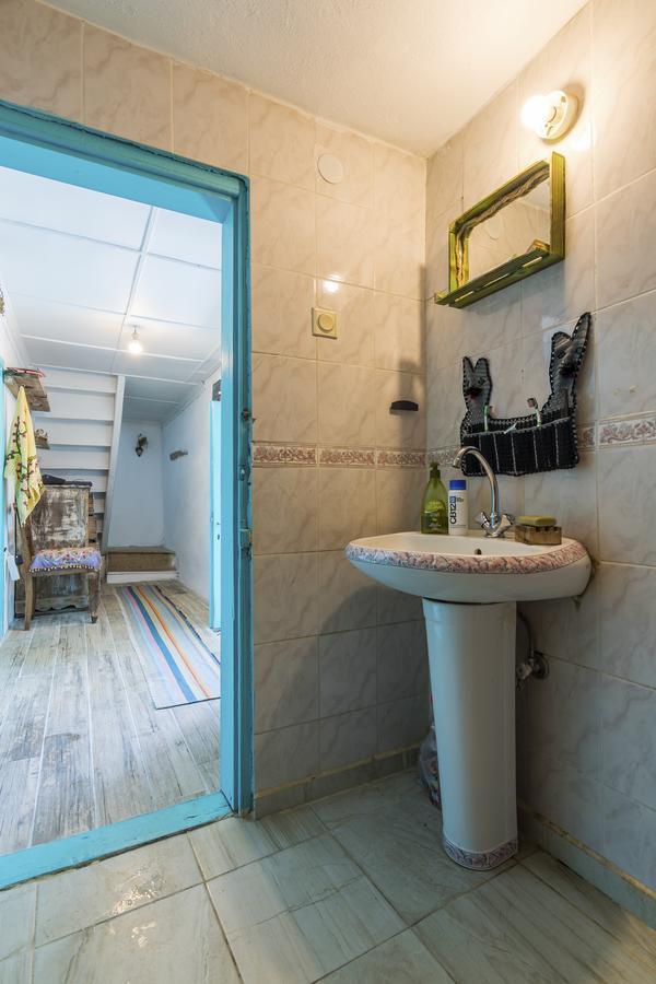 Bed and Breakfast Hobbithousebademler Урла Екстер'єр фото