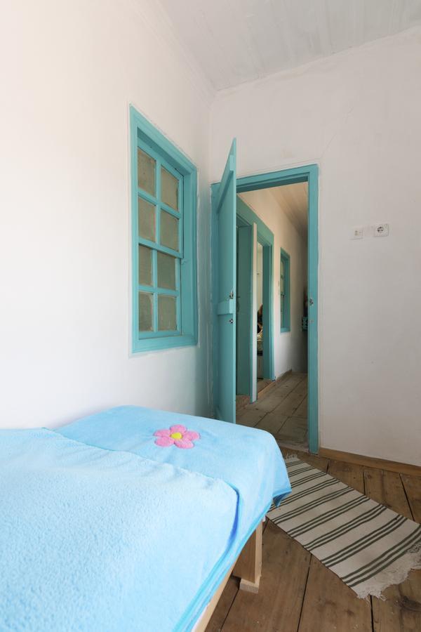 Bed and Breakfast Hobbithousebademler Урла Екстер'єр фото