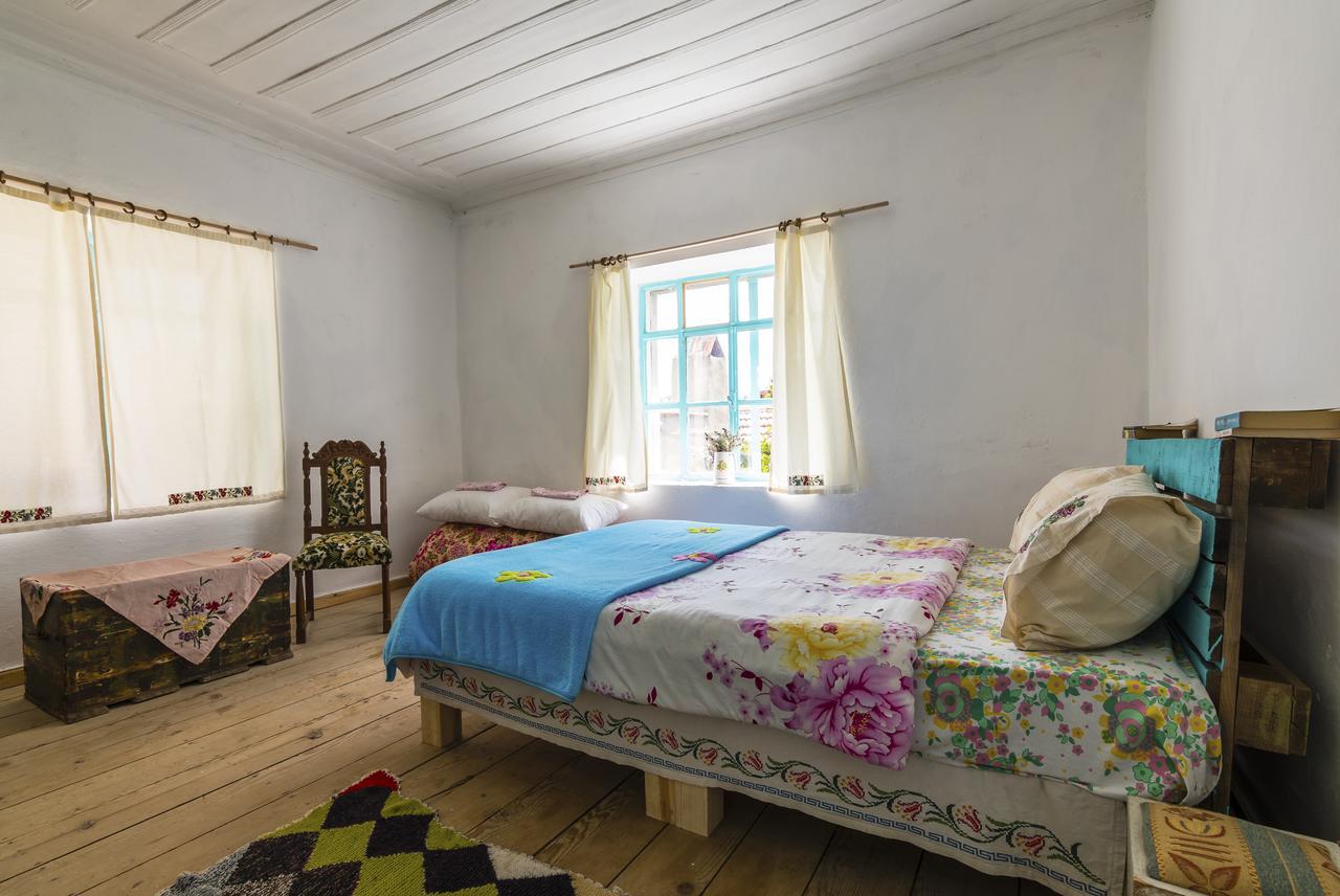 Bed and Breakfast Hobbithousebademler Урла Екстер'єр фото