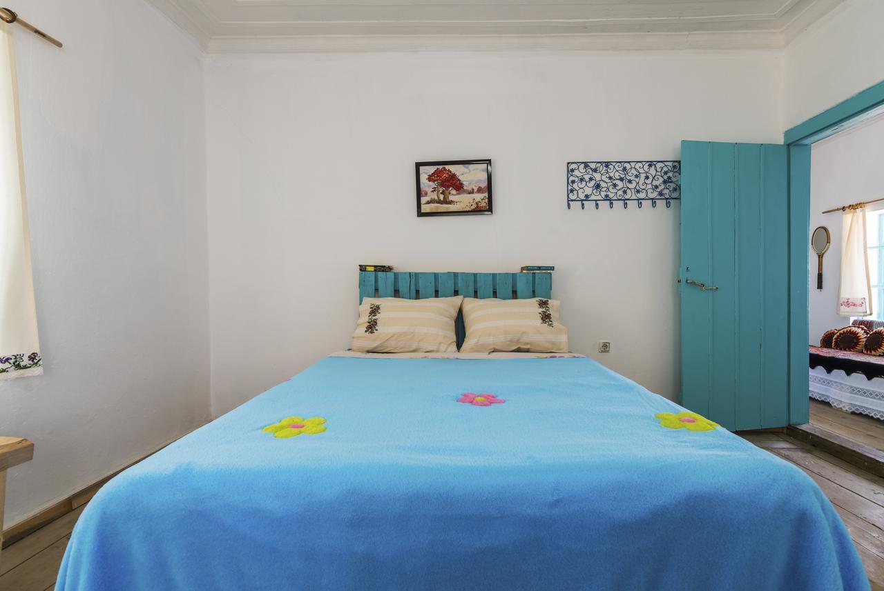Bed and Breakfast Hobbithousebademler Урла Екстер'єр фото