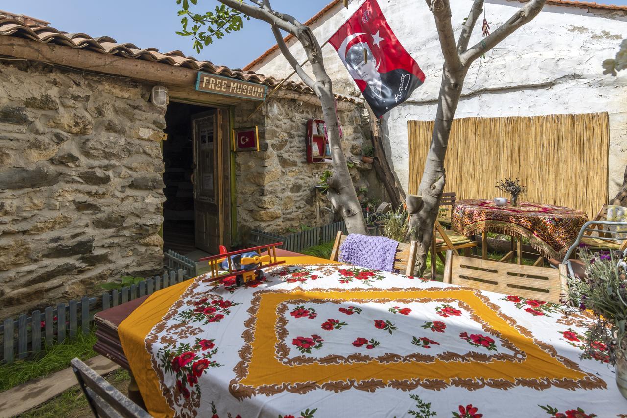Bed and Breakfast Hobbithousebademler Урла Екстер'єр фото